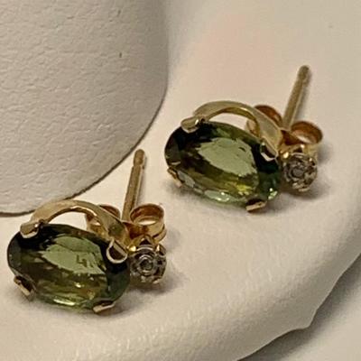 LOT 52: 14k  0.7g Green Tanzanite & Diamond Chip Pierced Stud Earrings