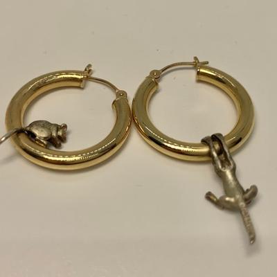 LOT 53:  14k PRD SS 2.7g TW Cat & Mouse Hoop Pierced Earrings