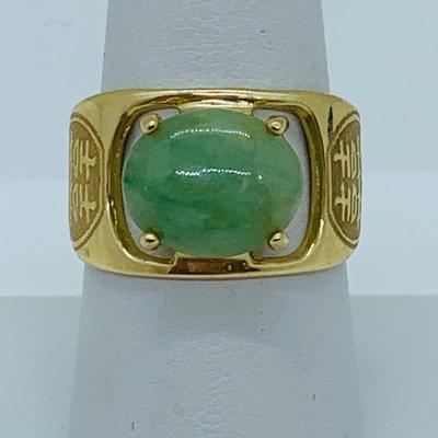 LOT 75: Jade & 10K Gold Ring - Size 8 - 6.51 gtw