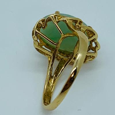 LOT 80: 14K Gold & Jade Ring - Size 7 - 4.23 gtw