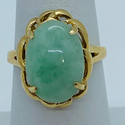 LOT 80: 14K Gold & Jade Ring - Size 7 - 4.23 gtw