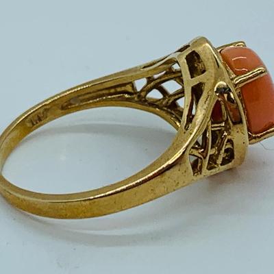 LOT 85: 3.19g tw 10K yellow gold Coral Ring Size 7