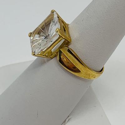 LOT 87: 10K Gold Rock Crystal Size 7 Ring - 4 gtw