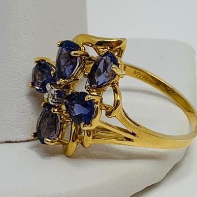 LOT 88: 3.35g tw 14K Gold Tanzanite Cluster ring w/ Diamond Center - Size 7.5