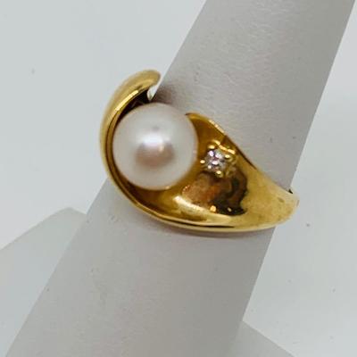 LOT 91: Cultured Pearl w/ Diamond Chips 14K Gold Size 6 Ring - 5.6 gtw