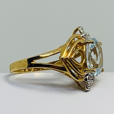LOT 94: Aquamarine w/ Diamond Chips 14K Gold Size 7 Ring - 3.62 gtw