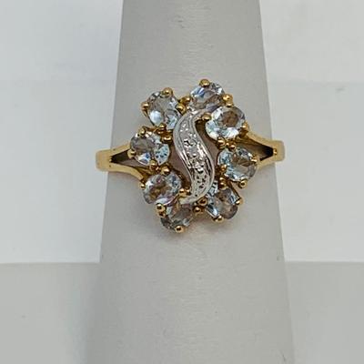LOT 102: Aquamarine Size 7 Cluster Ring - 14K Gold  - 3.49 gtw