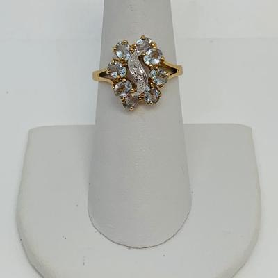 LOT 102: Aquamarine Size 7 Cluster Ring - 14K Gold  - 3.49 gtw