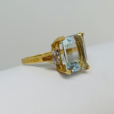 LOT 112: 14K Gold Ring - Topaz w/ Diamonds - Size 7 - 4.08 gtw