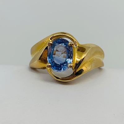 LOT 116: 4.35g tw 14K yellow gold Sapphire Ring- Size 7