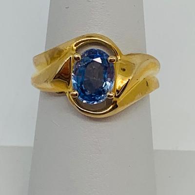 LOT 116: 4.35g tw 14K yellow gold Sapphire Ring- Size 7