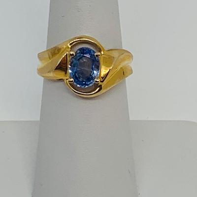 LOT 116: 4.35g tw 14K yellow gold Sapphire Ring- Size 7