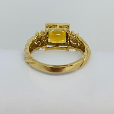 LOT 120: 14K Gold Square Citrine Size 7 Ring - 4.4 gtw