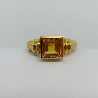 LOT 120: 14K Gold Square Citrine Size 7 Ring - 4.4 gtw
