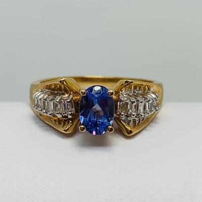 LOT 121: Tanzanite & Diamond Size 8 14K Gold Ring - 4.35 gtw
