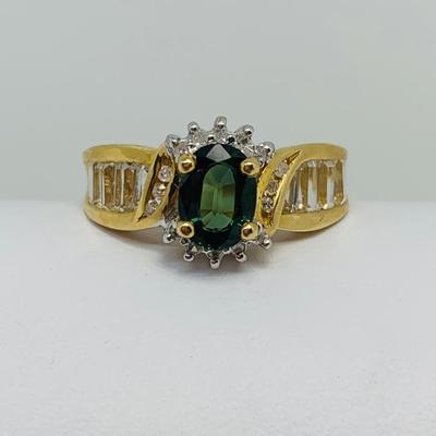 LOT 122: 14K Gold & Green Sapphire Ring - Size 7 - 3.92 gtw