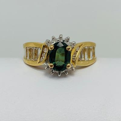 LOT 122: 14K Gold & Green Sapphire Ring - Size 7 - 3.92 gtw