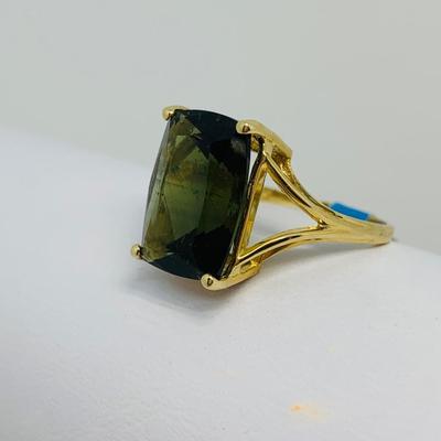 LOT 123: Green Tourmaline 14K Gold Ring - Size 7.5 - 3.87 gtw