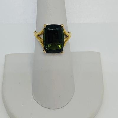 LOT 123: Green Tourmaline 14K Gold Ring - Size 7.5 - 3.87 gtw