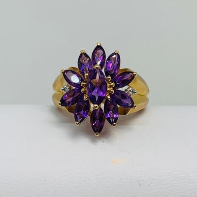 LOT 125: Amethyst Cluster Ring 10K Gold Size 7 - 5.7 gtw