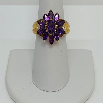 LOT 125: Amethyst Cluster Ring 10K Gold Size 7 - 5.7 gtw