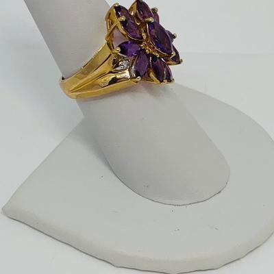 LOT 125: Amethyst Cluster Ring 10K Gold Size 7 - 5.7 gtw