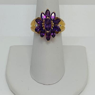 LOT 125: Amethyst Cluster Ring 10K Gold Size 7 - 5.7 gtw