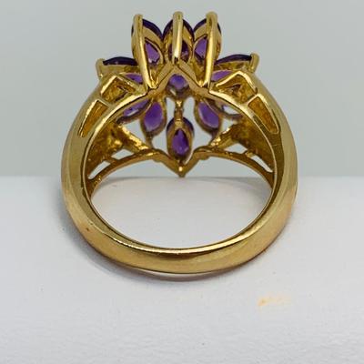 LOT 125: Amethyst Cluster Ring 10K Gold Size 7 - 5.7 gtw