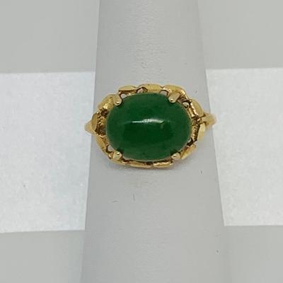 LOT 128: Jade & 14K Gold Ring - Size 6 - 2.42 gtw
