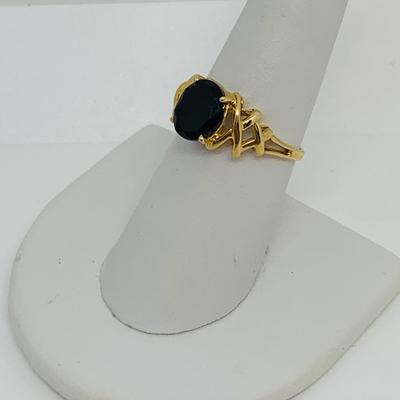 LOT 136: Black Onyx Size 7.5 14K Gold Ring - 2.54 gtw