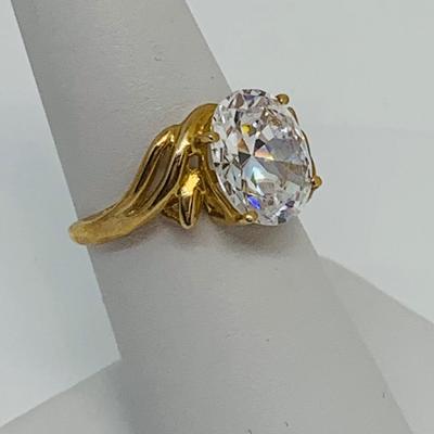 LOT 137: 10K Gold & CZ Size 7 Ring - 3.82 gtw