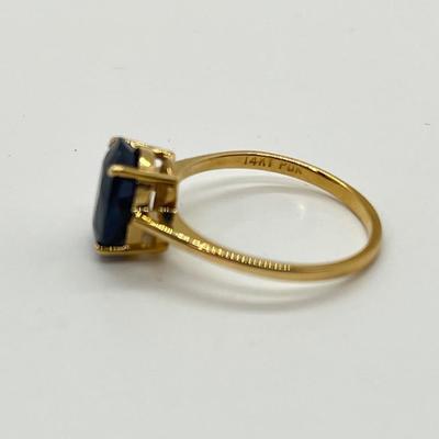 LOT 138: Blue Sapphire 14K Gold Ring - Size 7.5 - 2.31 gtw