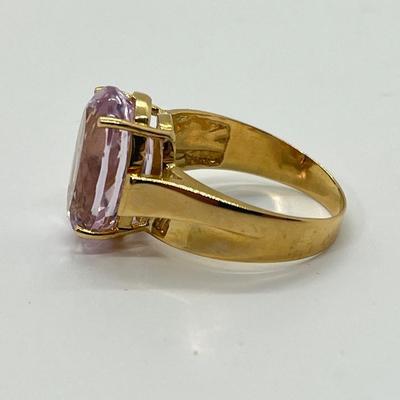 LOT 144: Large Pink/Purple Sapphire 14K Gold Ring - Size 7 - 5.8 gtw