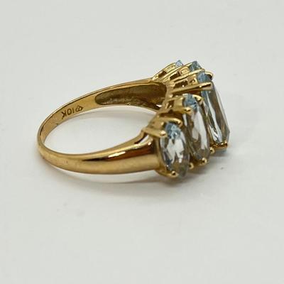 LOT 146: Aquamarine & 10K Gold Size 8 Ring - 3.8 gtw