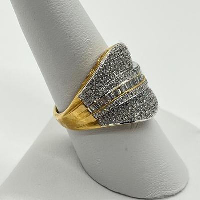 LOT 148: 14K Gold Diamond Cluster Ring - Size 8.5 - 8.64 gtw