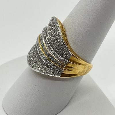 LOT 148: 14K Gold Diamond Cluster Ring - Size 8.5 - 8.64 gtw