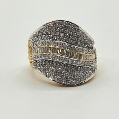LOT 148: 14K Gold Diamond Cluster Ring - Size 8.5 - 8.64 gtw