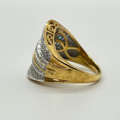 LOT 148: 14K Gold Diamond Cluster Ring - Size 8.5 - 8.64 gtw