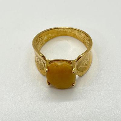 LOT 149: Yellow Jade 10K Gold Size 8 Ring - 5.33 gtw