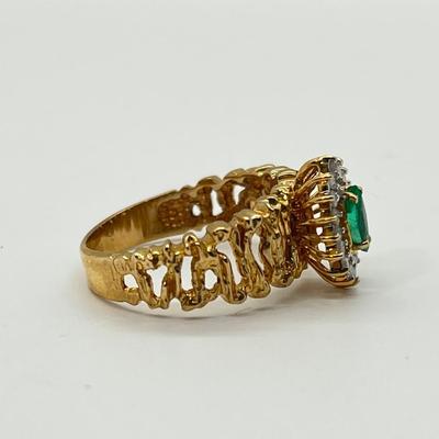 LOT 150: 18K Gold Marquis Cut Emerald Ring w/Diamond Halo - Size 7 - 4.32 gtw