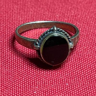 .925 Ring & onyx size 8