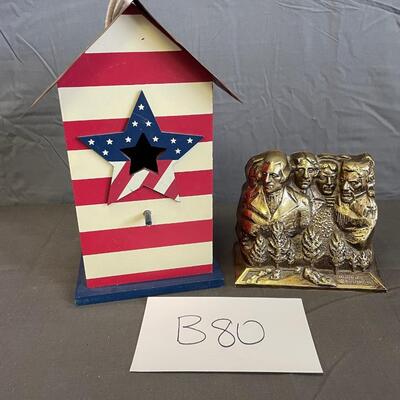 Red, white and blue/Mt Rushmore bank