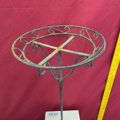 Yard stake plant holder