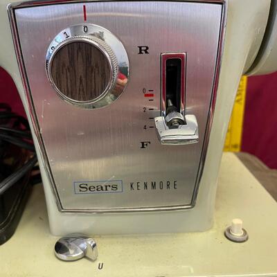 Kenmore sewing machine/case/buttonhole