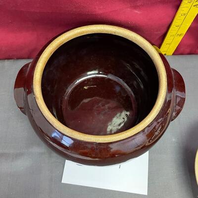 Vintage bean pot USA pottery