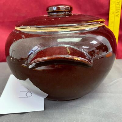 Vintage bean pot USA pottery