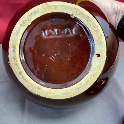 Vintage bean pot USA pottery