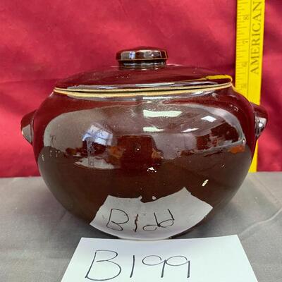 Vintage bean pot USA pottery