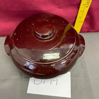 Vintage bean pot USA pottery