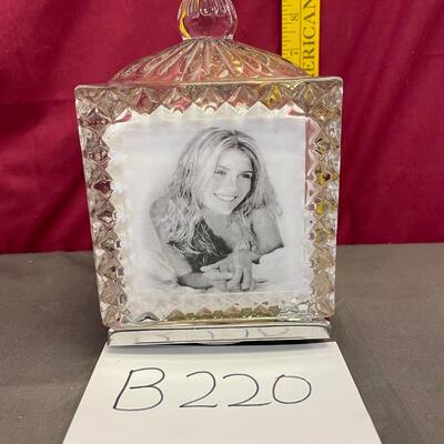 Fifth Avenue crystal glass removable top